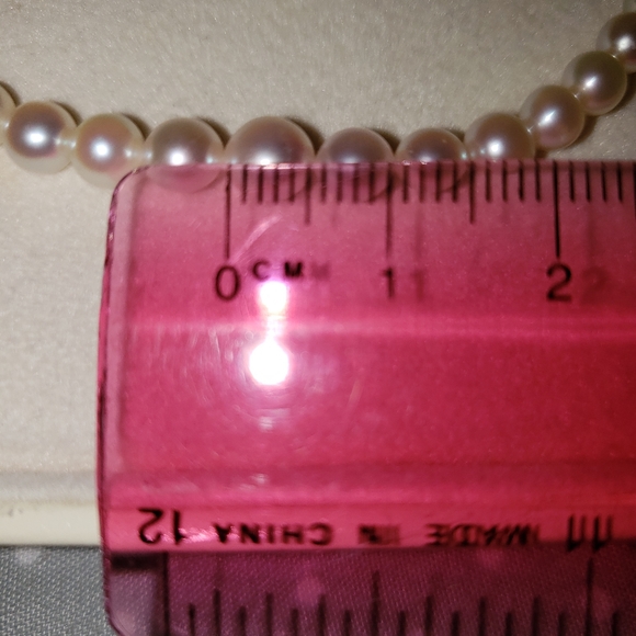 Graduated Pearls (25) necklace on 14k gold chain. From Wilson & Son, Scarsdale. - Picture 9 of 10